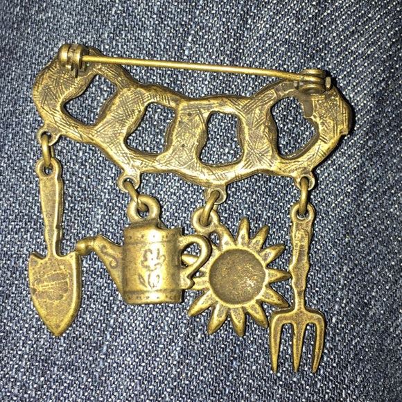 Gardner’s Brooch with charms - sun flower&  tools - Picture 2 of 3